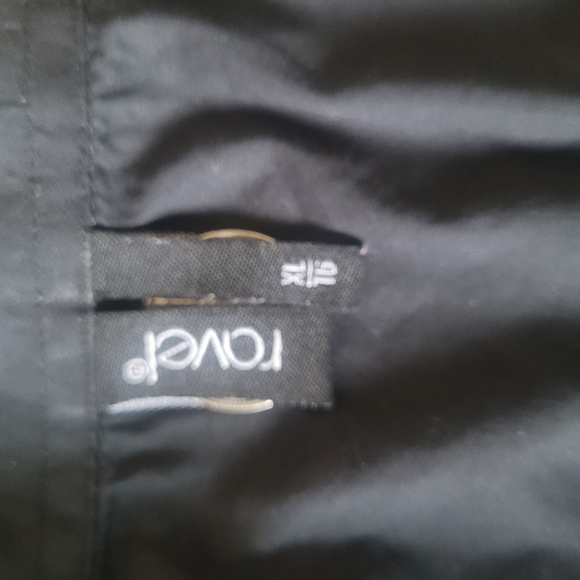 Ravel Sleeveless Blouse with Flower Ruffle black in Size XL/TG - Picture 11 of 11